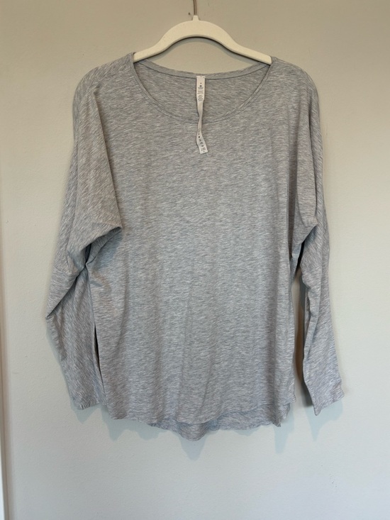 lululemon athletica Tops - lululemon athletica Heather Light Gray Scoop Neck Long Sleeve 100